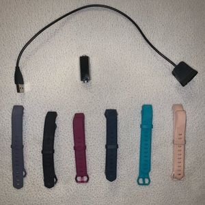 FITBIT ALTA HR WITH 6 BANDS AND CHAGER!!!